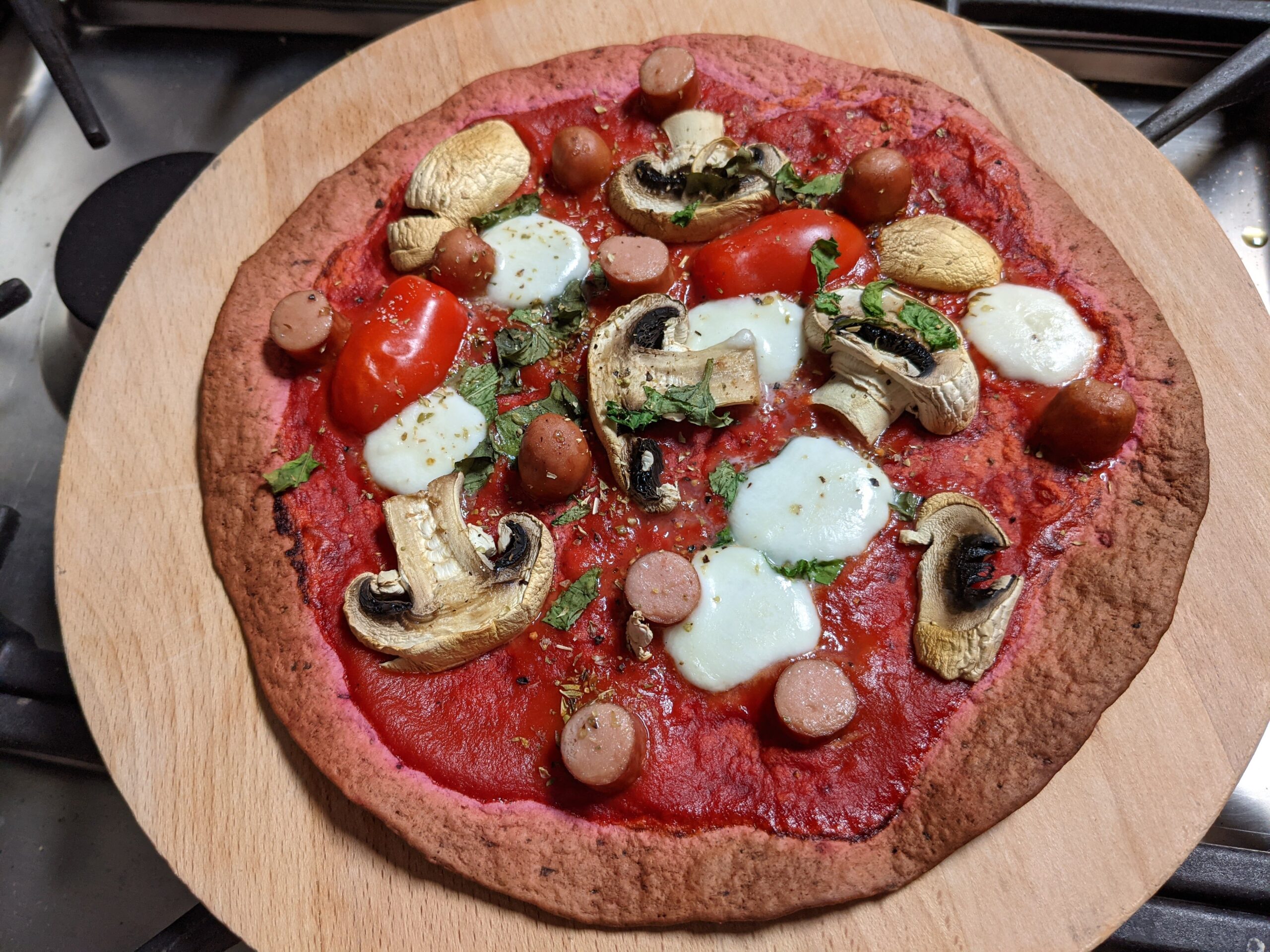 Recette de TortiPizza champignons, mozza et saucisses.