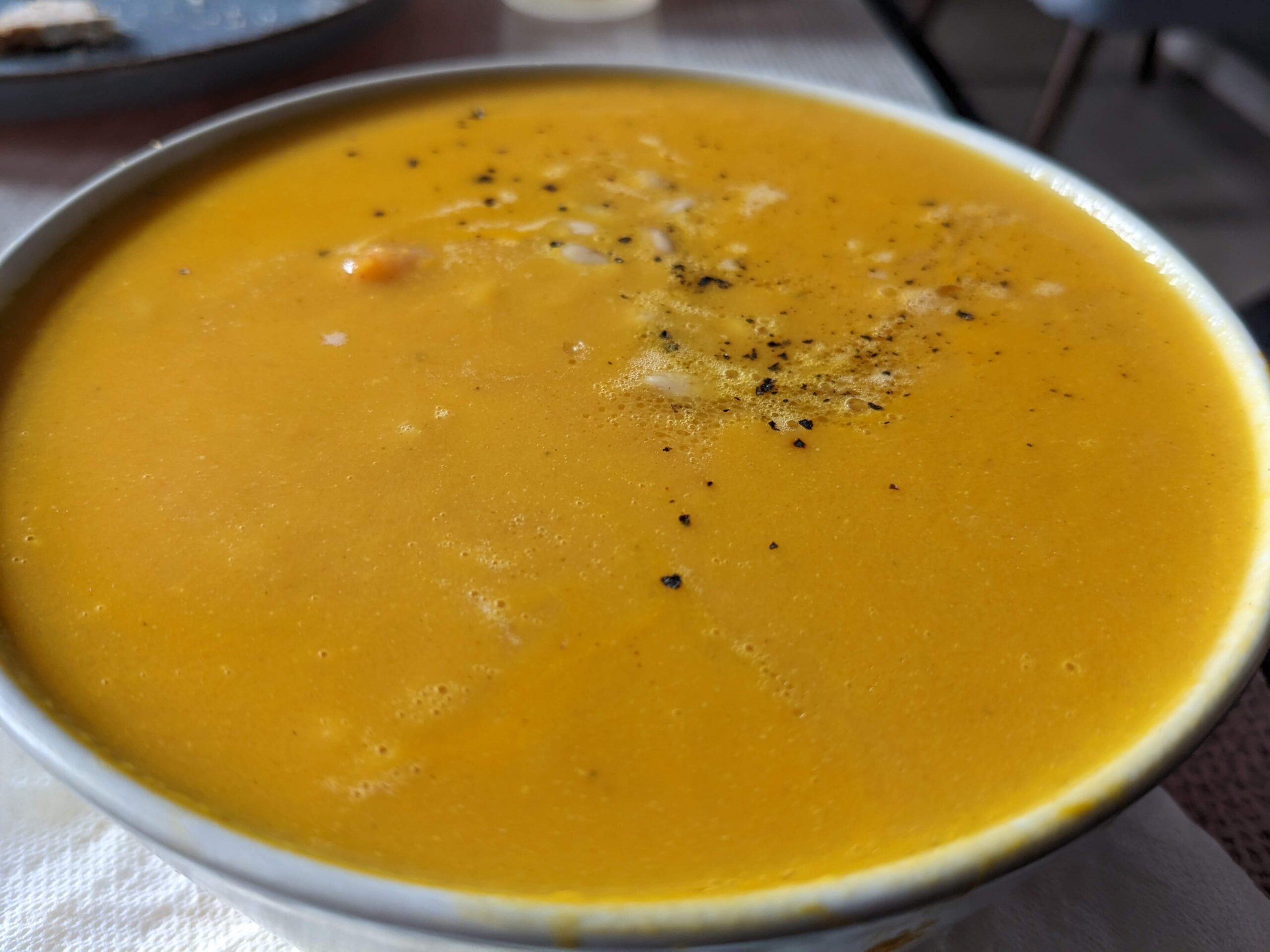 Potage carotte-gingembre aux scampis