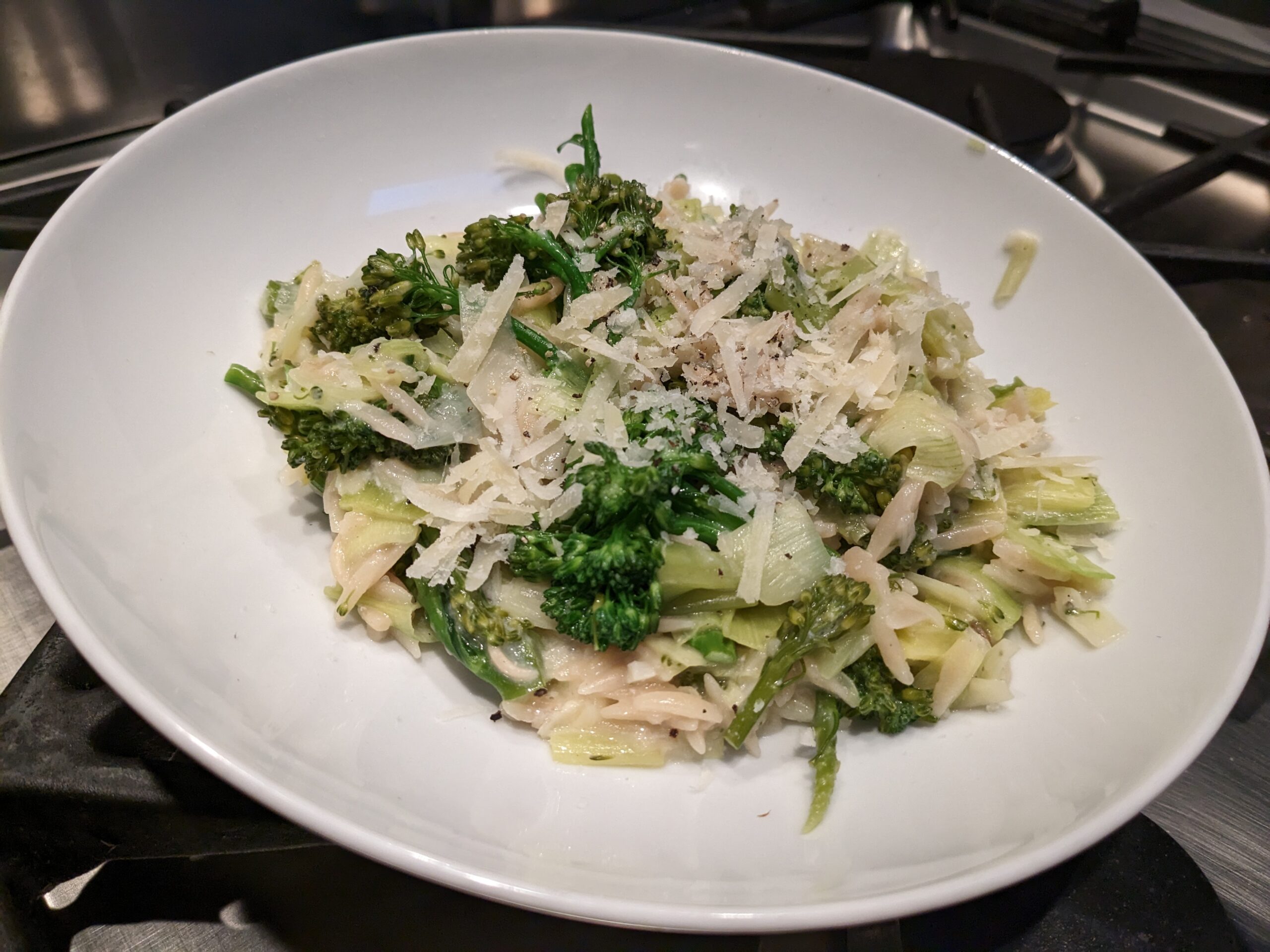 OrzoSotto aux poireaux et broccolini