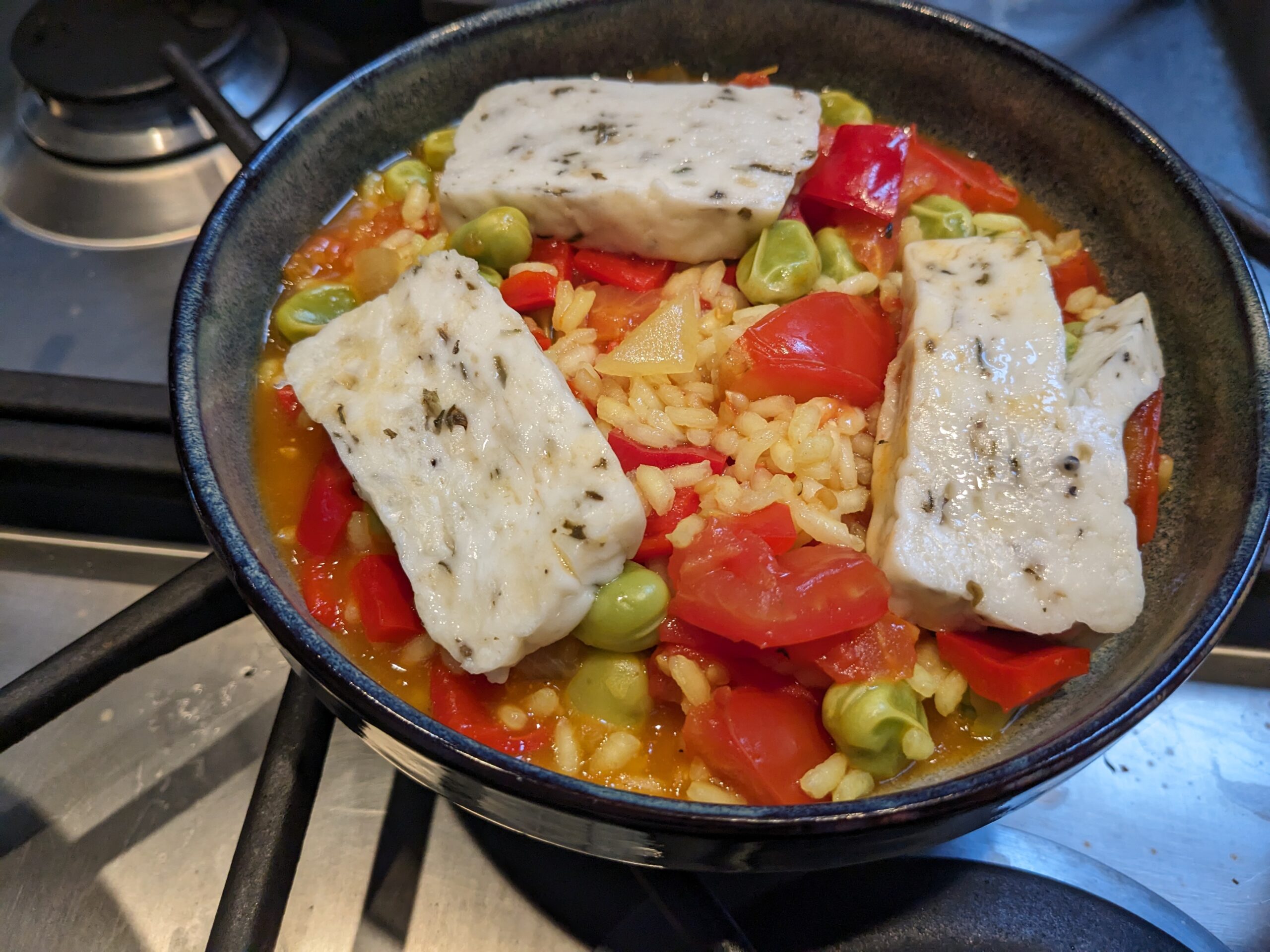 Riz aux légumes façon paella et halloumi