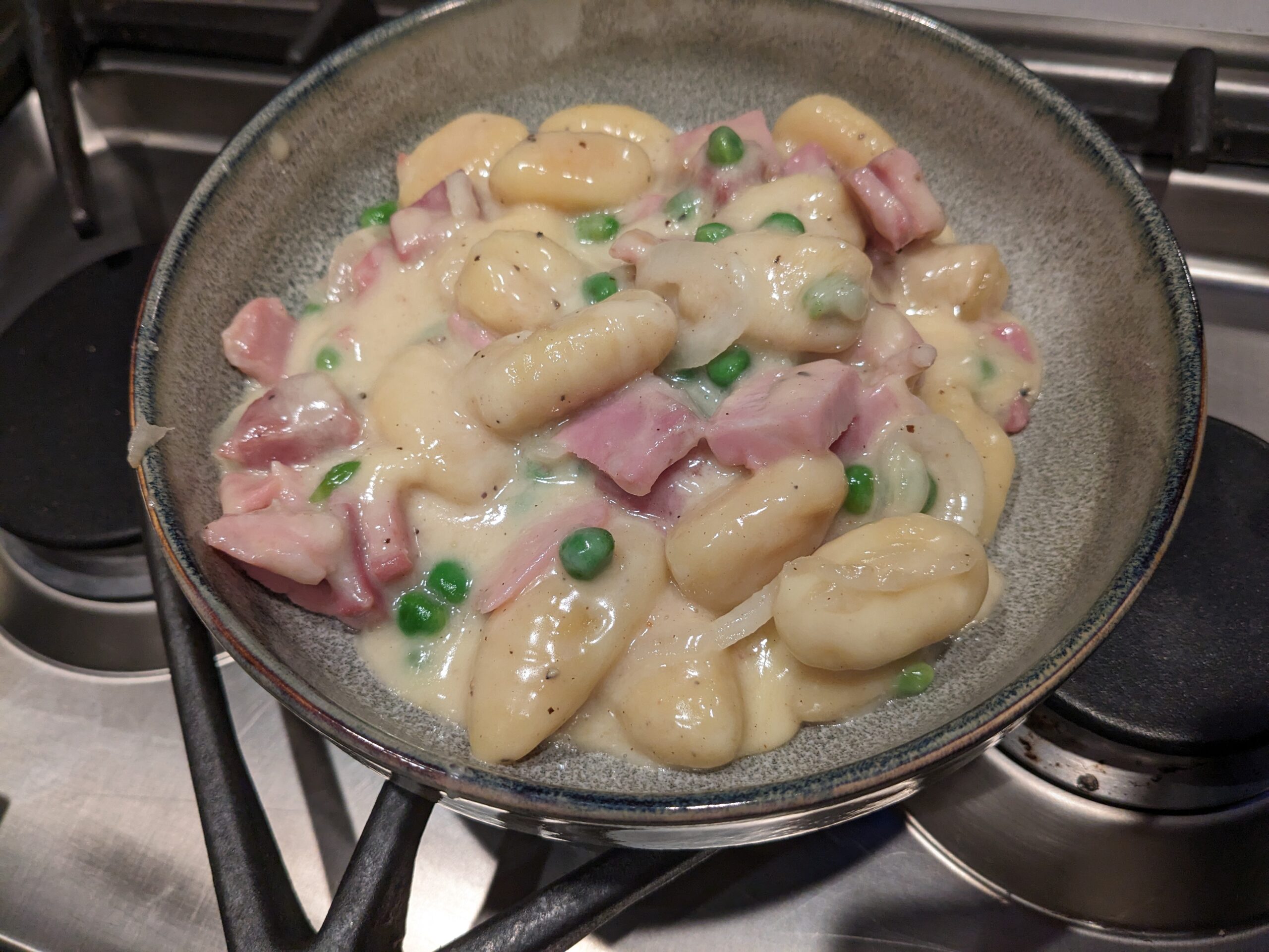 Poêlée de gnocchi façon tartiflette