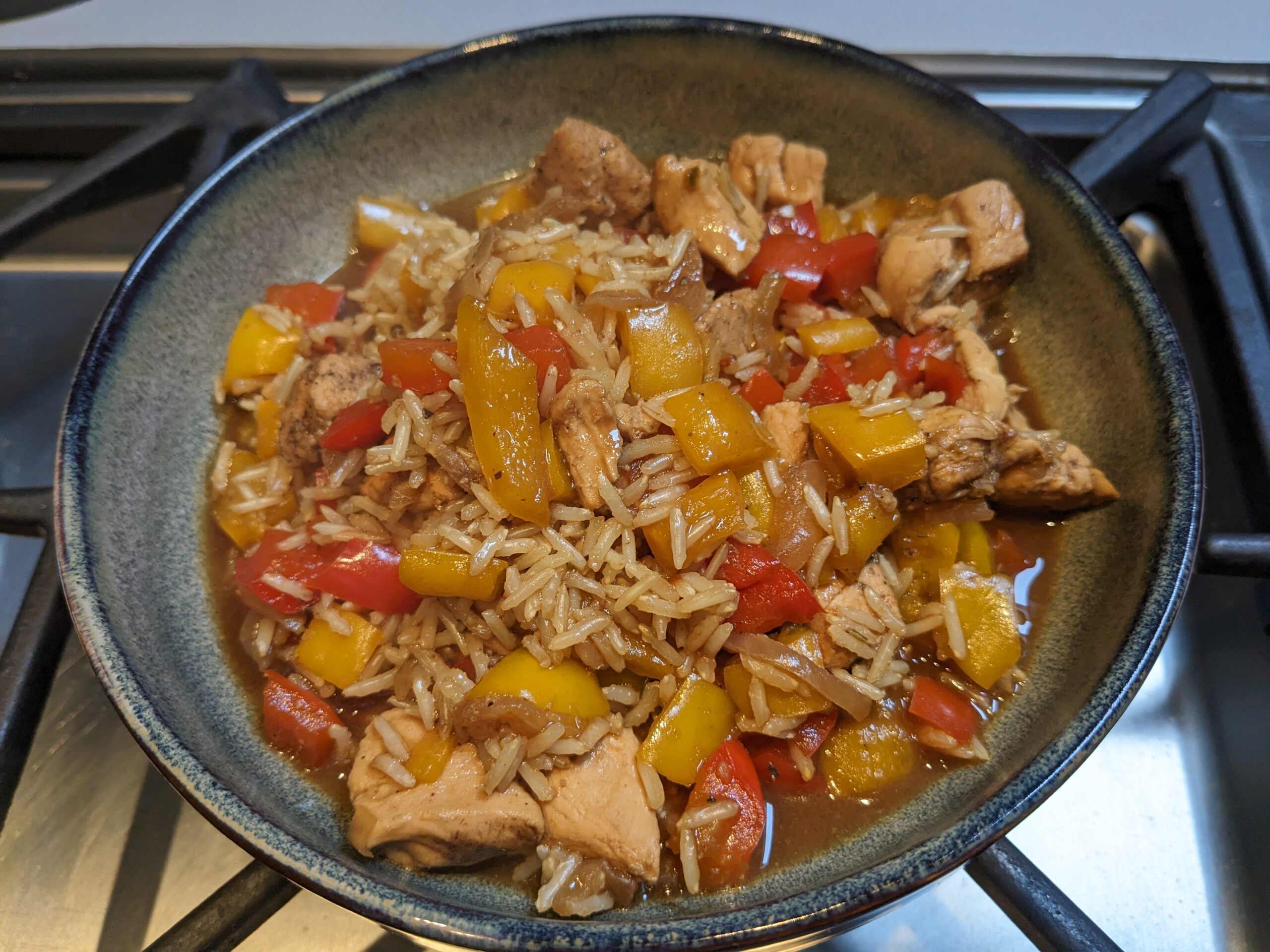 Poulet au riz, soja et poivrons