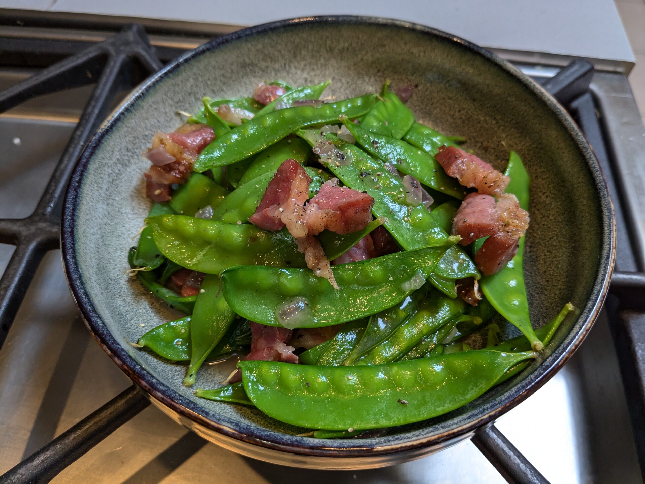 Pois gourmands aux lardons et au sirop d’érable